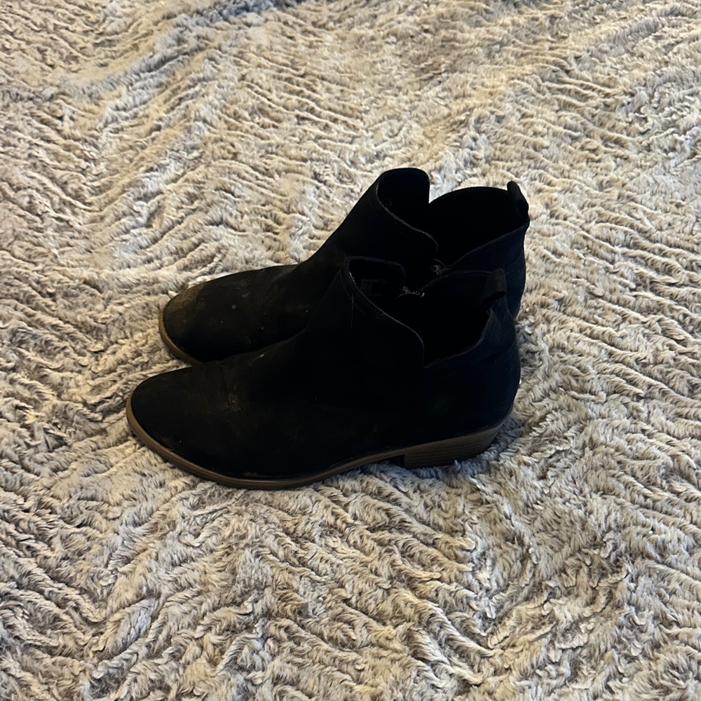 Time and Tru Black Ankle Boots